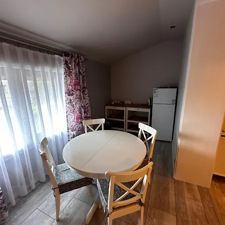 Hotel apartamentowy Czerwona Roza *
